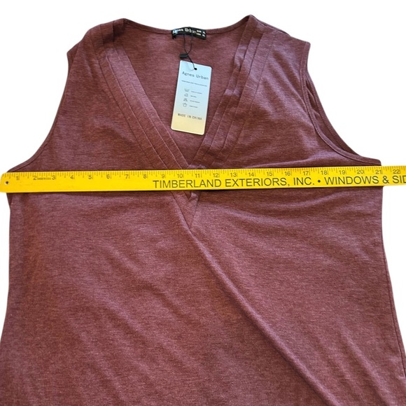 Agnes Urban Women’s XL Tank Top Burgundy V-neck Sleeveless Soft Stretch Soft NWT - Picture 7 of 7